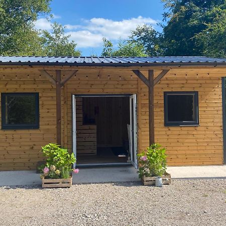 Kingfisher Cabin - Wild Escapes Wrenbury Off Grid Glamping - Ages 12 And Over Baddiley Exteriör bild