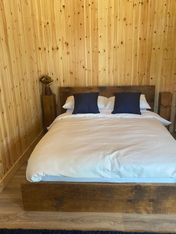 Kingfisher Cabin - Wild Escapes Wrenbury Off Grid Glamping - Ages 12 And Over Baddiley Exteriör bild
