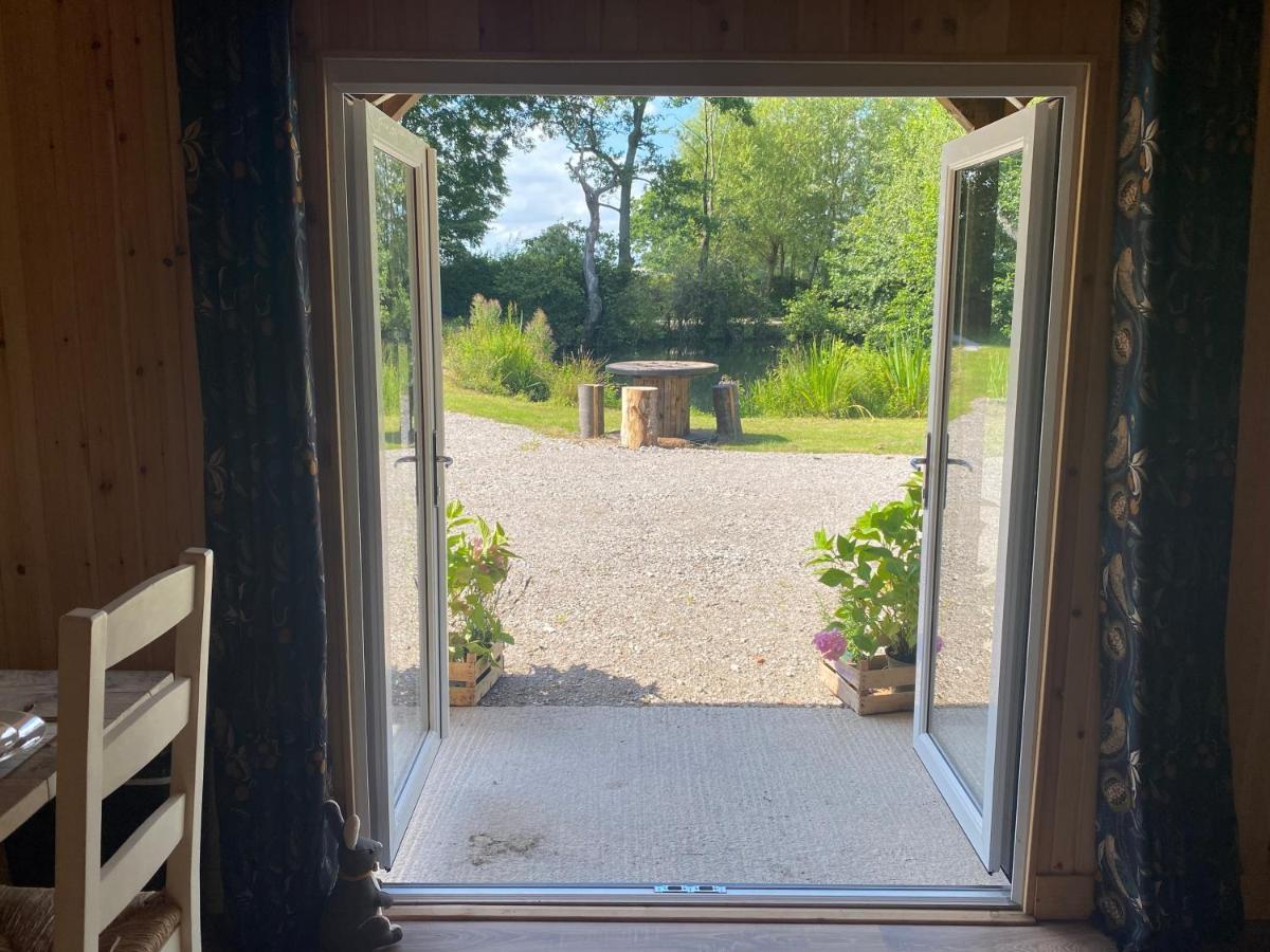 Kingfisher Cabin - Wild Escapes Wrenbury Off Grid Glamping - Ages 12 And Over Baddiley Exteriör bild