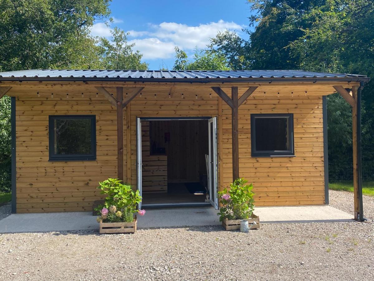 Kingfisher Cabin - Wild Escapes Wrenbury Off Grid Glamping - Ages 12 And Over Baddiley Exteriör bild
