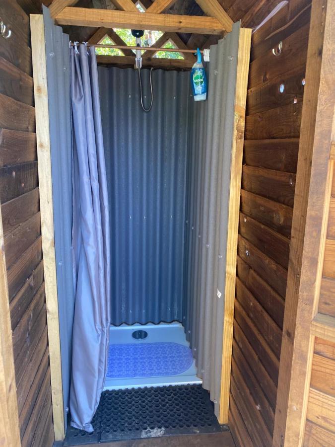 Kingfisher Cabin - Wild Escapes Wrenbury Off Grid Glamping - Ages 12 And Over Baddiley Exteriör bild