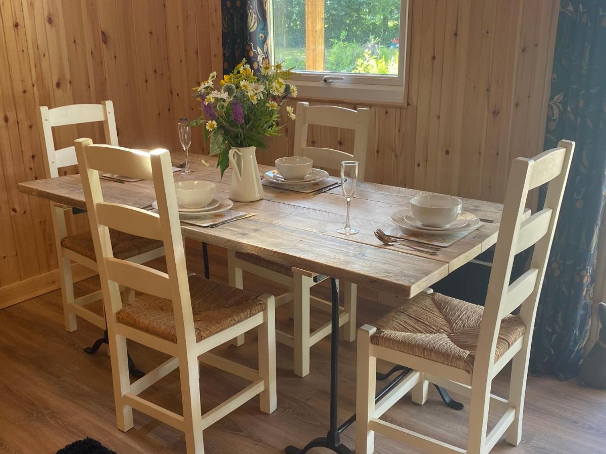Kingfisher Cabin - Wild Escapes Wrenbury Off Grid Glamping - Ages 12 And Over Baddiley Exteriör bild
