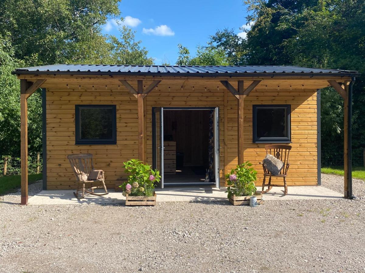 Kingfisher Cabin - Wild Escapes Wrenbury Off Grid Glamping - Ages 12 And Over Baddiley Exteriör bild
