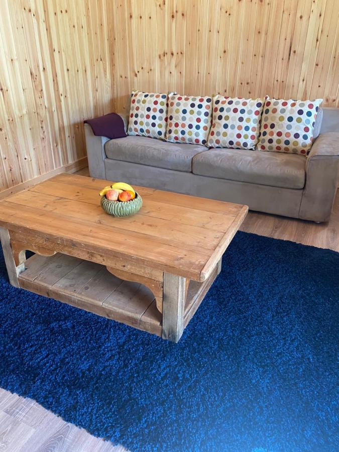 Kingfisher Cabin - Wild Escapes Wrenbury Off Grid Glamping - Ages 12 And Over Baddiley Exteriör bild