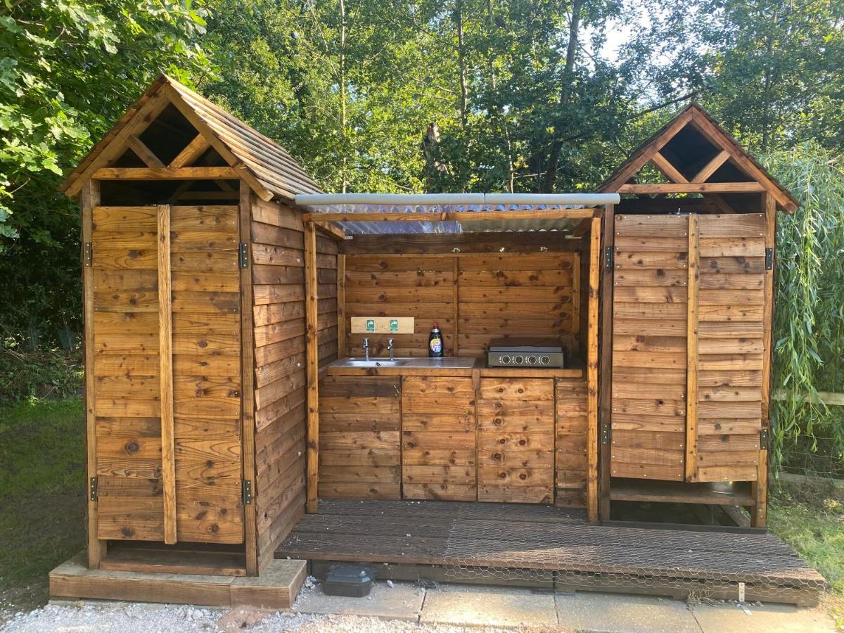 Kingfisher Cabin - Wild Escapes Wrenbury Off Grid Glamping - Ages 12 And Over Baddiley Exteriör bild